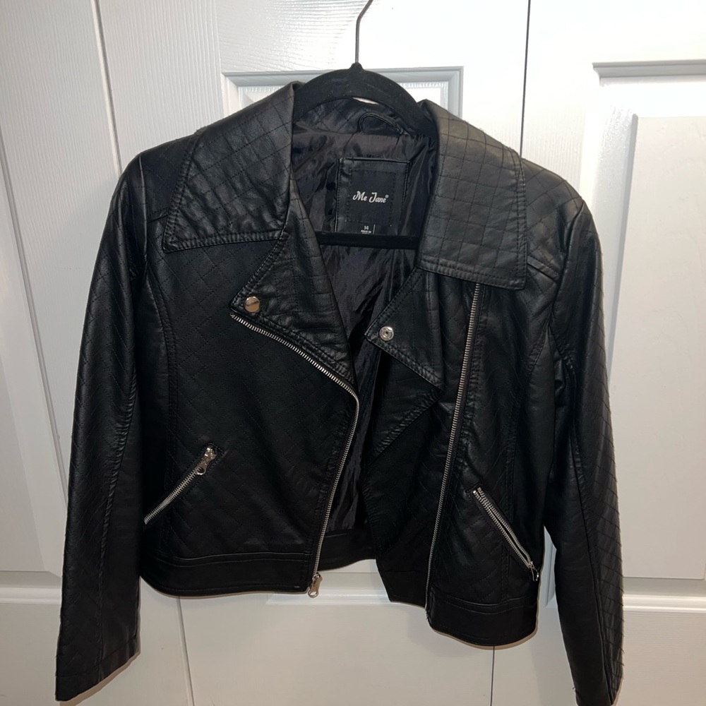 Leather jacket - Girls size 14 - Silver zippers - Very cool and fun!